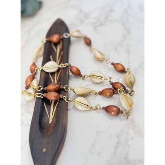 Vintage Shell & Wood Infinity Necklace - Picture 3 of 4